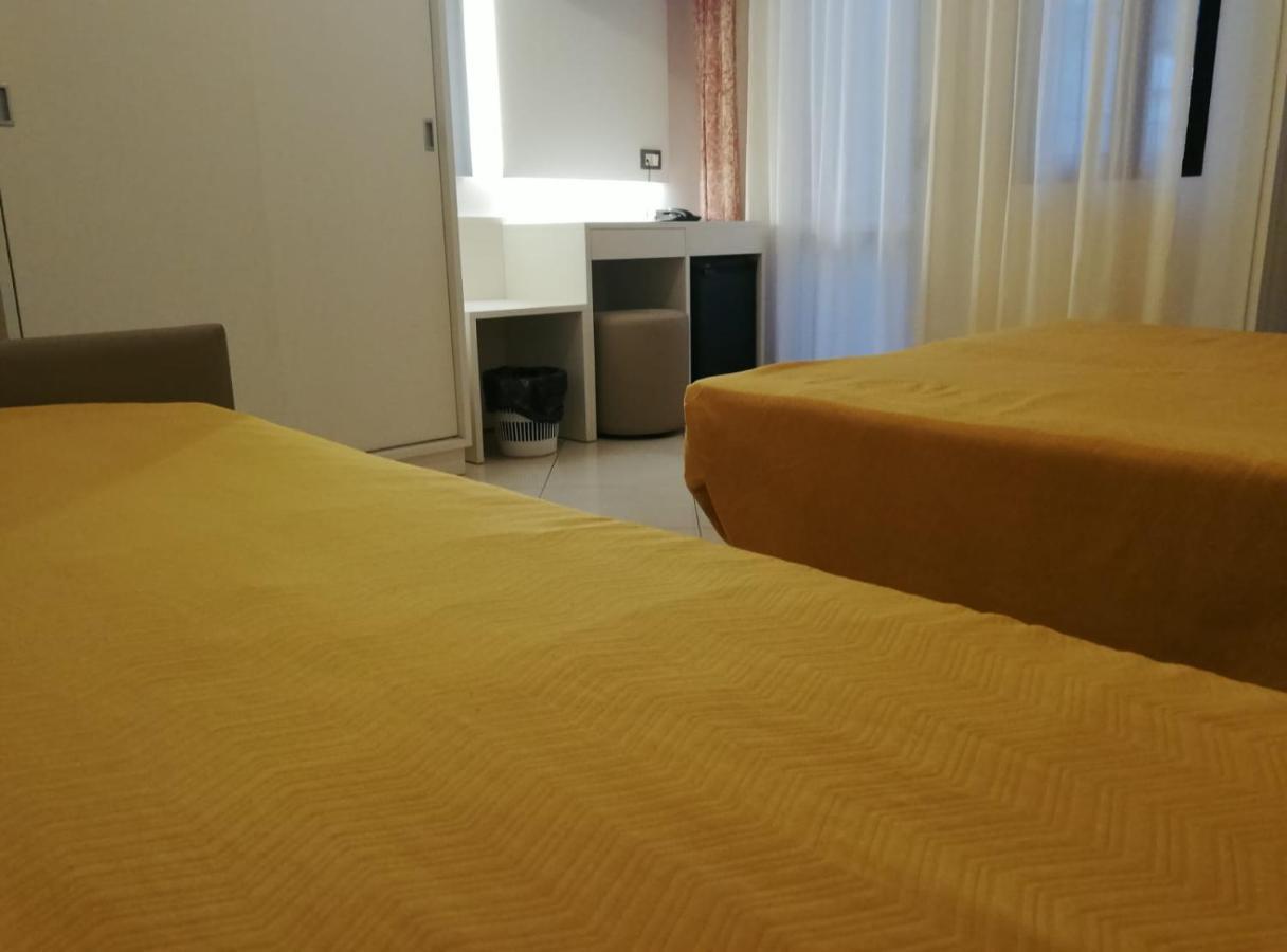 Hotel Metropol Sottomarina Kültér fotó